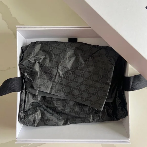 BALMAIN original gift box and tissue - Picture 2 of 2